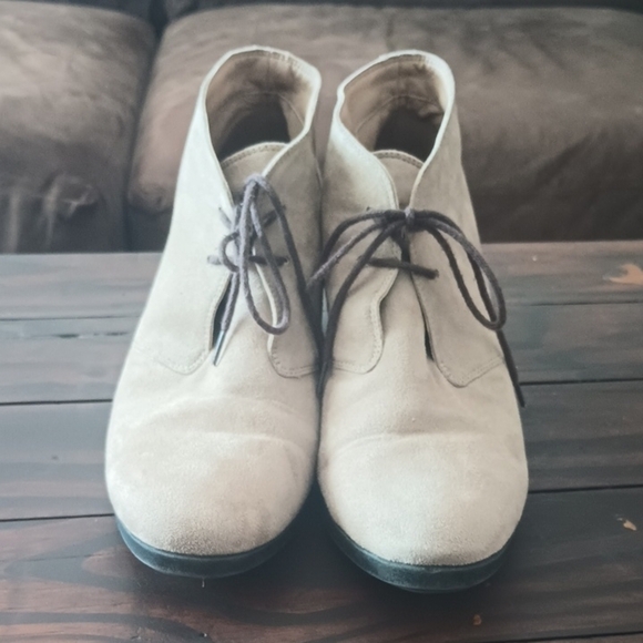 Crocs Boots Women's‎ Size 10.5 Beige Tan Wedge Ankle Booties Suede - Picture 1 of 10
